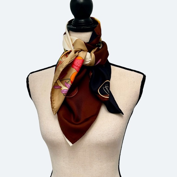 VINTAGE GUCCI ICONIC LOGO FLORAL BUTTERFLY PRINT SILK SCARF - NWT - Picture 3 of 12